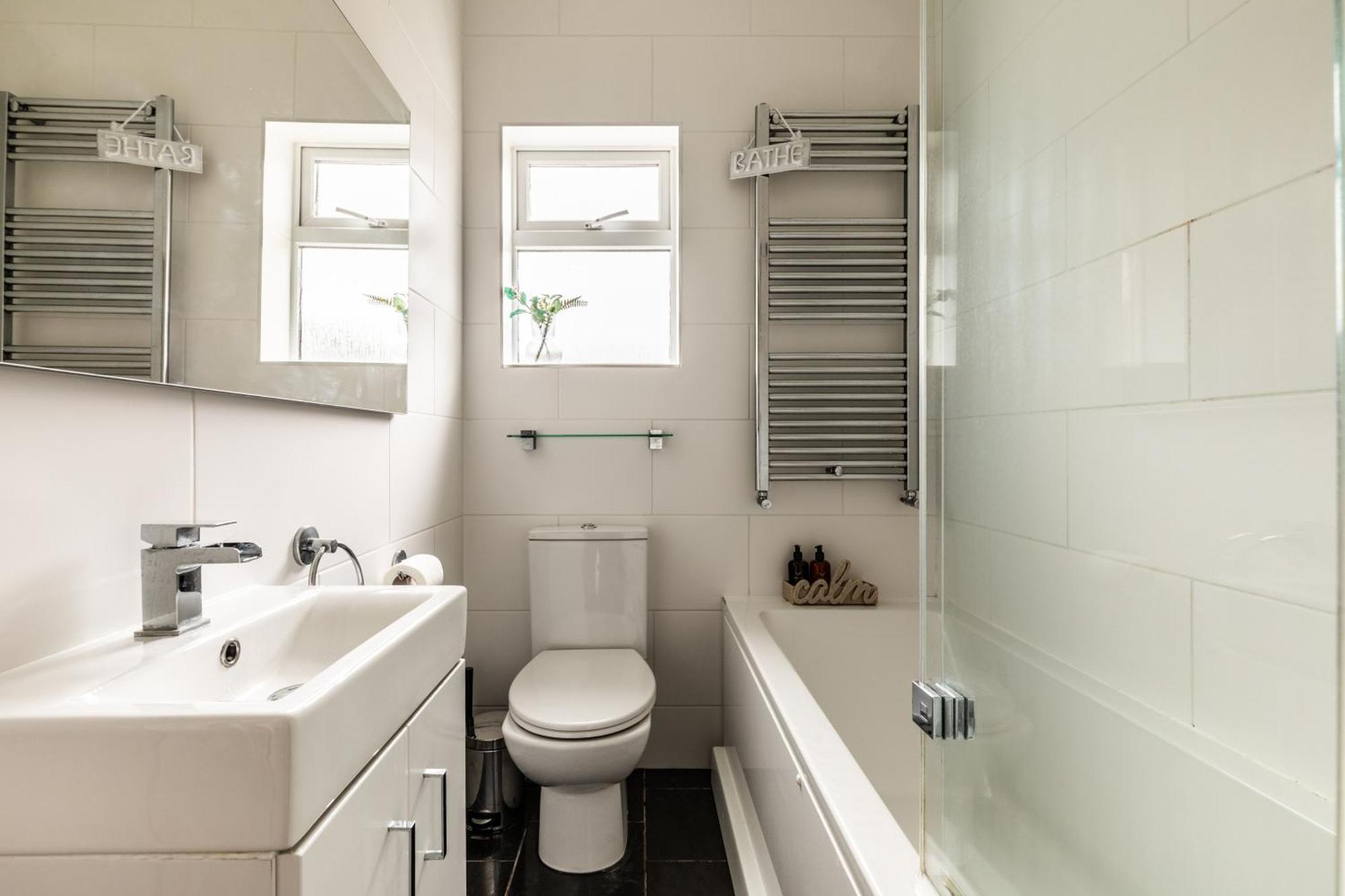 The Broadway Bath - 2 Bedrooms With Parking, Central バース エクステリア 写真